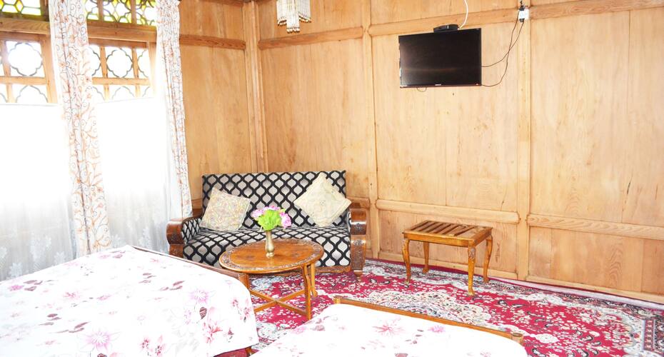 New Mavis Houseboat, Srinagar 3